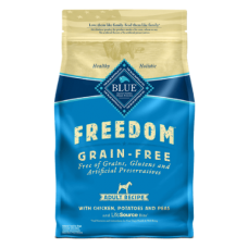 Blue Buffalo Freedom Grain-Free Chicken Recipe For Adult Dogs. Tan and blue dog food bag.