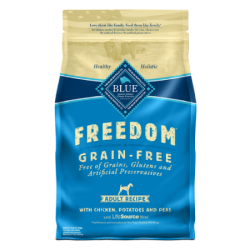 Blue Buffalo Freedom Grain-Free Chicken Recipe For Adult Dogs. Tan and blue dog food bag.