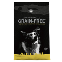 Diamond Naturals Grain Free Cage Free Chicken & Sweet Potato Dog Food. Black dry dog food bag.  Black and white dog.